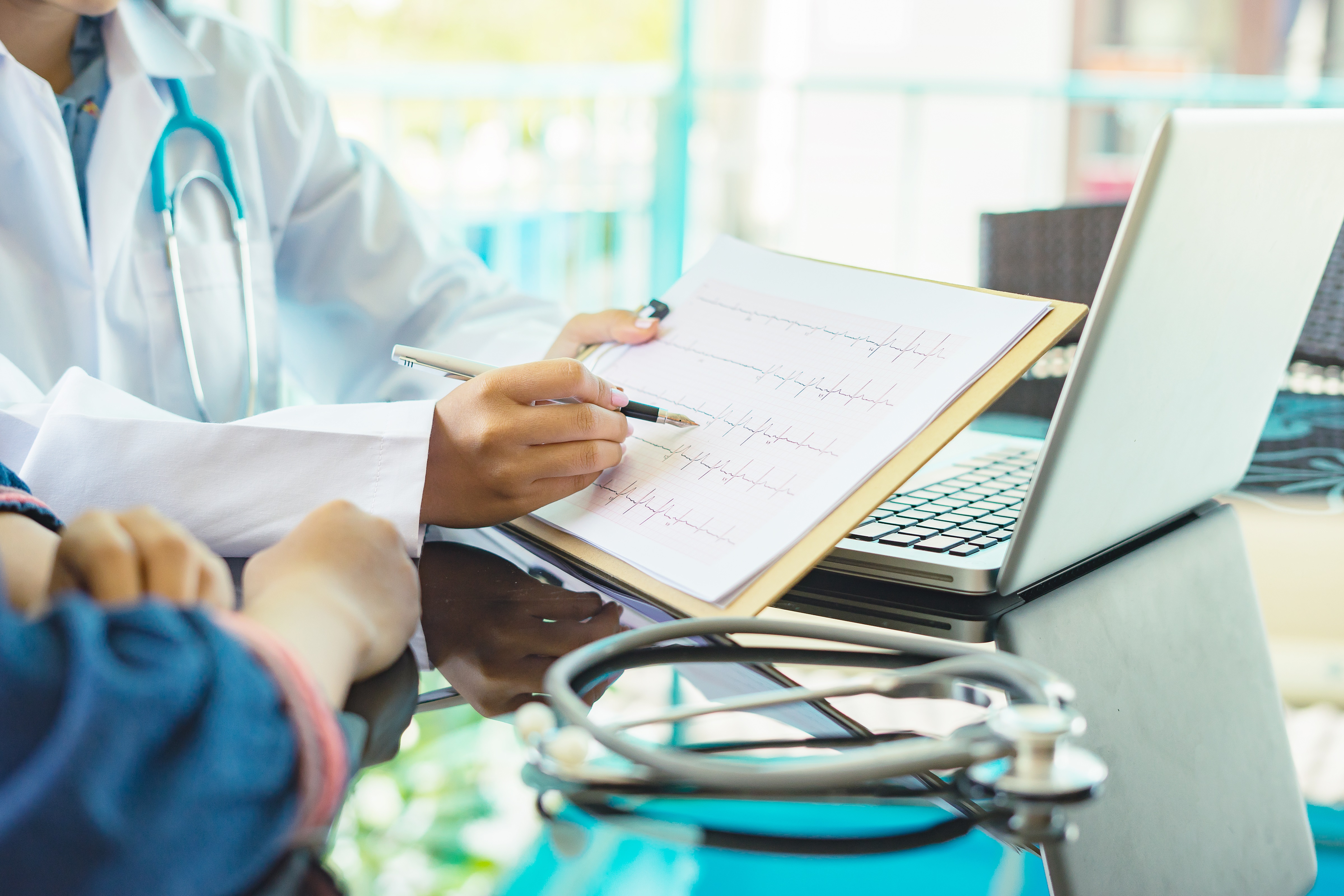 Herzschwäche - Entscheidungshilfe: CRT-Schrittmacher mit oder ohne Defibrillator?